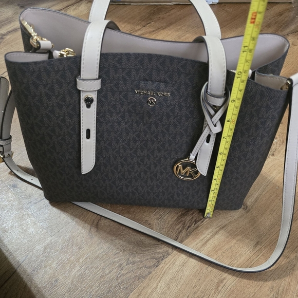 Michael Kors Medium Tote - Picture 16 of 16